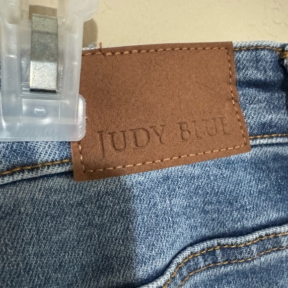 Judy Blue Blue Distressed Jean Shorts 3X - Picture 4 of 7
